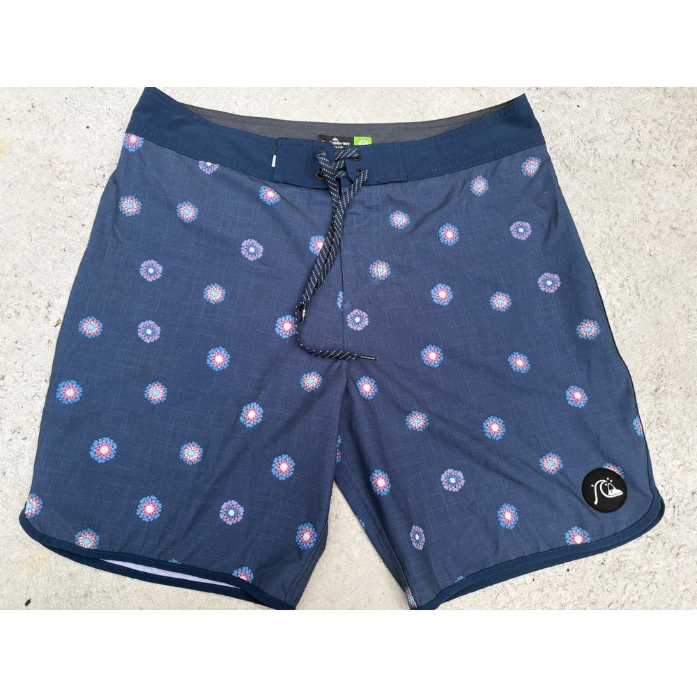 Quiksilver Highline Board Shorts Mens 34 Blue Floral Medallion Surf Trunks 8.5"